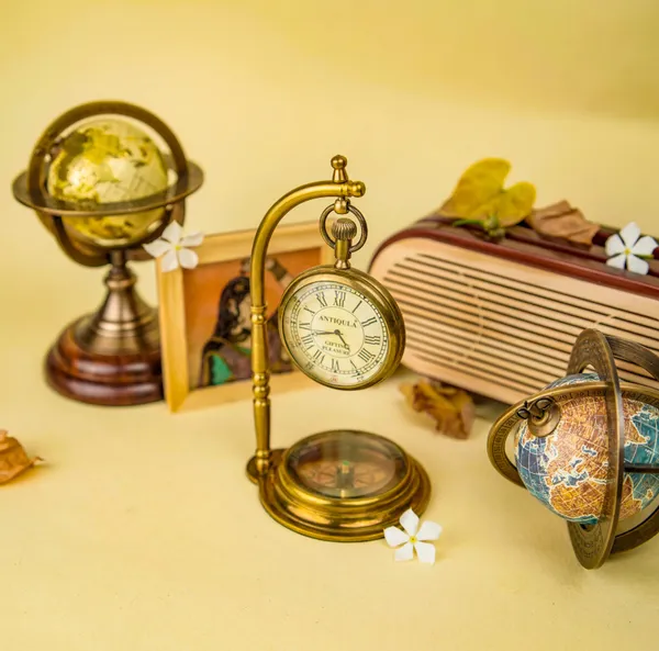 Antiqula_Magnus_6.1_Vintage_Brass_Desk_Clock_With_Compass_Engraved_Quote